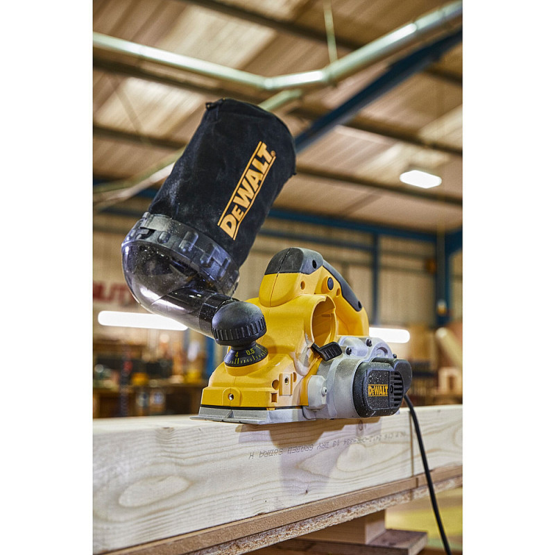 Rabot 1050W 4 mm en mallette
